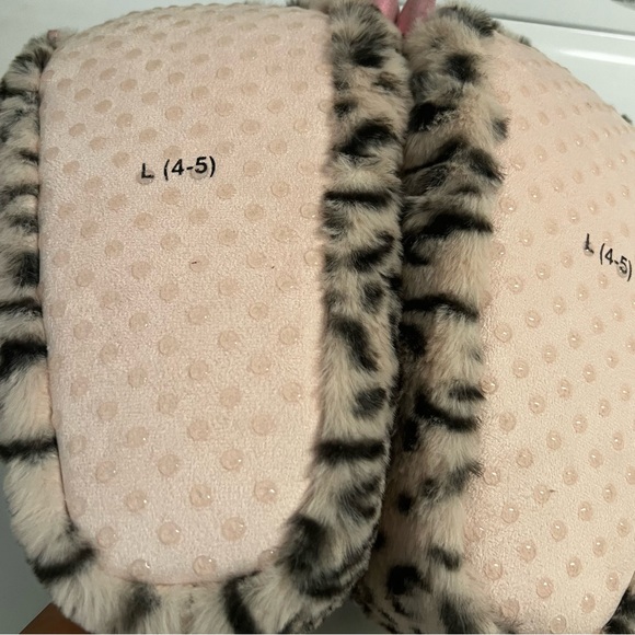 NWT Cat & Jack Furry Animal Print Slippers with Sparkly Pink Claws - Picture 4 of 5